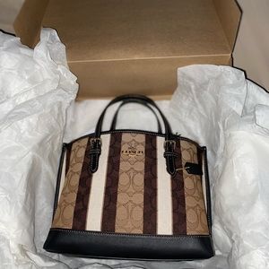 MOLLIE COACH TOTE